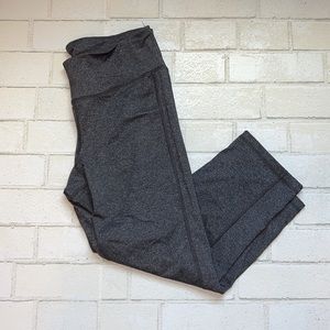 Old Navy Active Fitted Heather Grey Capri Workout Leggings - Medium Tall